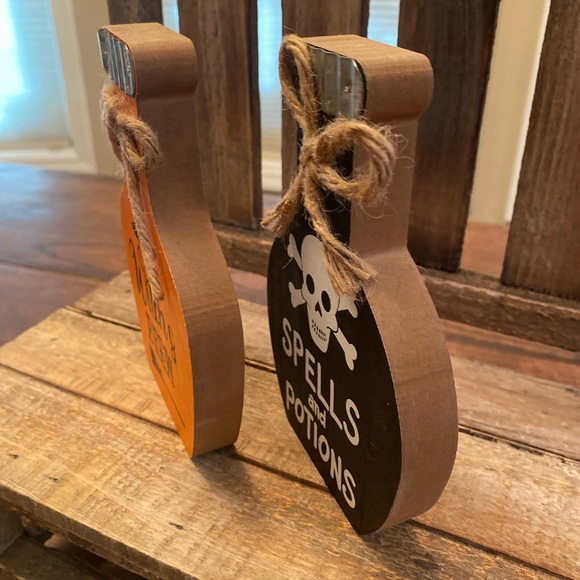 Halloween Potion Bottles Set, Witch’s Brew Potion Bottles, Spells & Potions - Picture 4 of 16